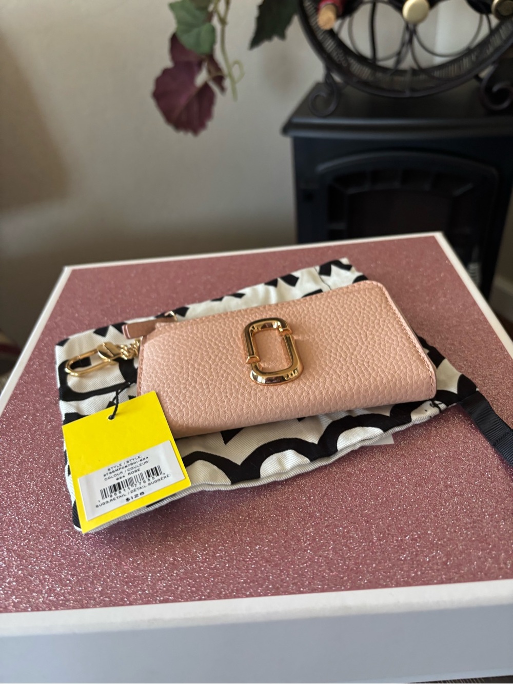 Marc Jacobs Blush Pink Leather Zip Card Wallet with Gold Logo - Picture 3 of 6